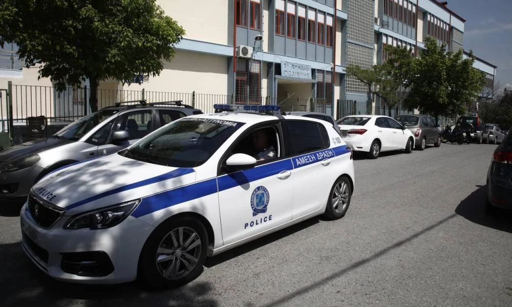 Πάτρα: Επίθεση με μπογιές στο Δικαστικό Μέγαρο–Δύο προσαγωγές